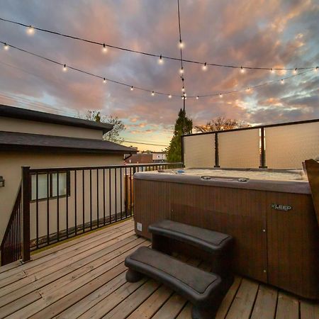Bright Modern Home - King Bed - Free Parking - Fireplace - Fast Wi-Fi - Free Netflix Edmonton Ngoại thất bức ảnh
