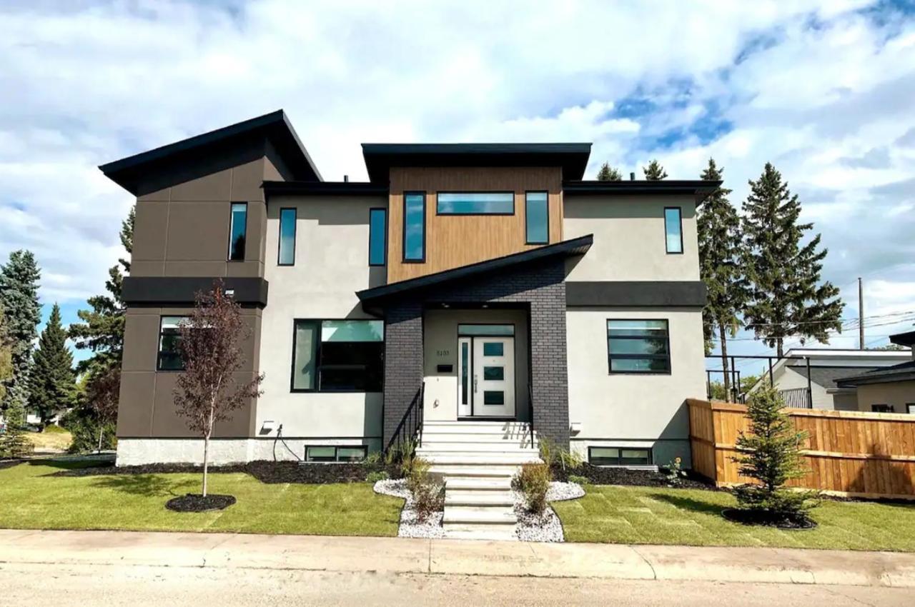 Bright Modern Home - King Bed - Free Parking - Fireplace - Fast Wi-Fi - Free Netflix Edmonton Ngoại thất bức ảnh